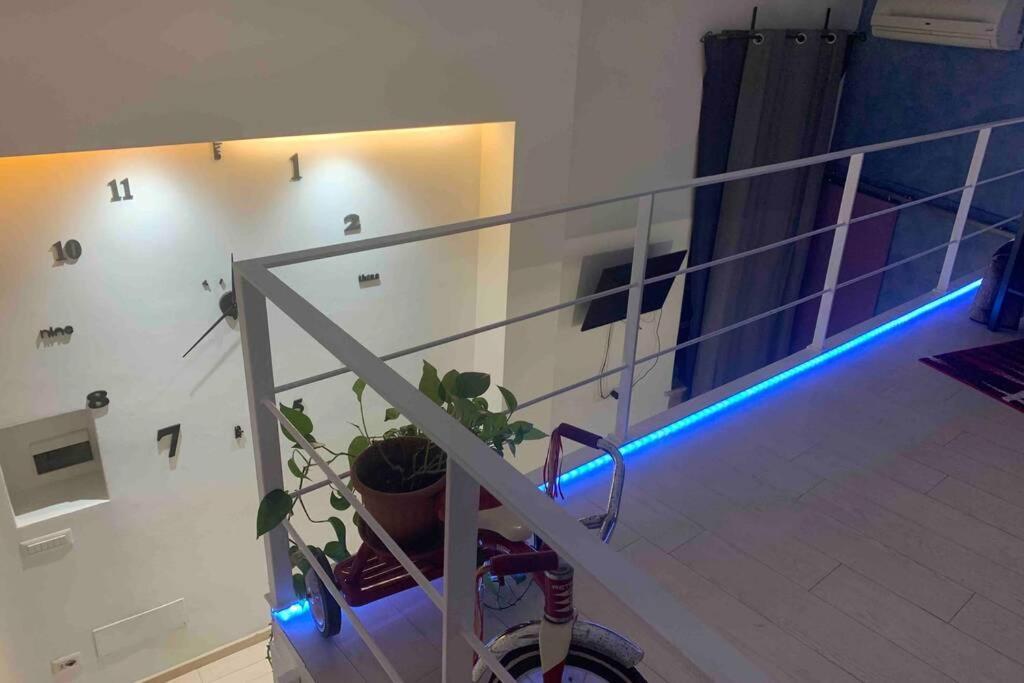 Small Mezzanine Apartment Colosseo Rome Buitenkant foto