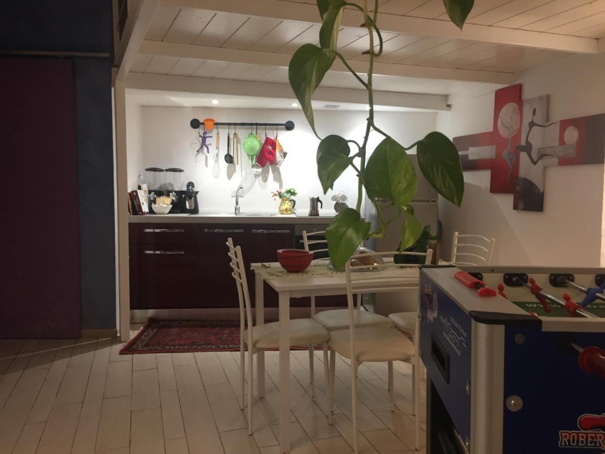 Small Mezzanine Apartment Colosseo Rome Buitenkant foto