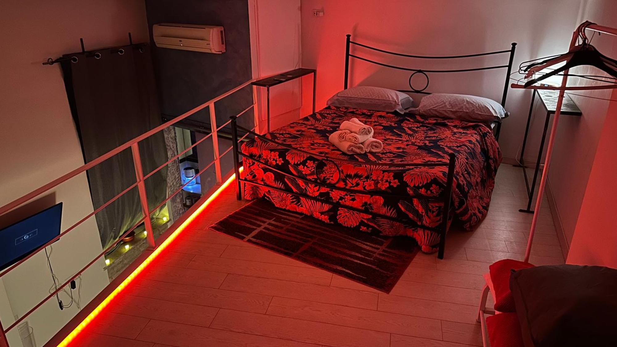 Small Mezzanine Apartment Colosseo Rome Buitenkant foto